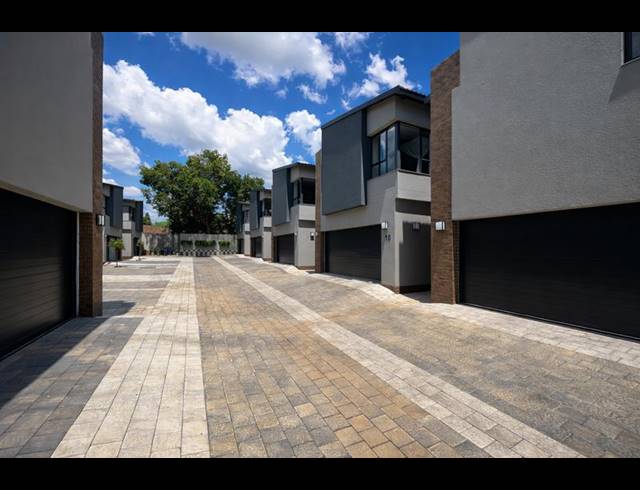 3 BEDROOM PROPERTY TO RENT IN MENLO PARK